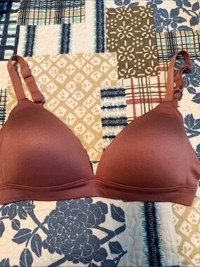 Auden Smooth Wireless Bra in Mauve
